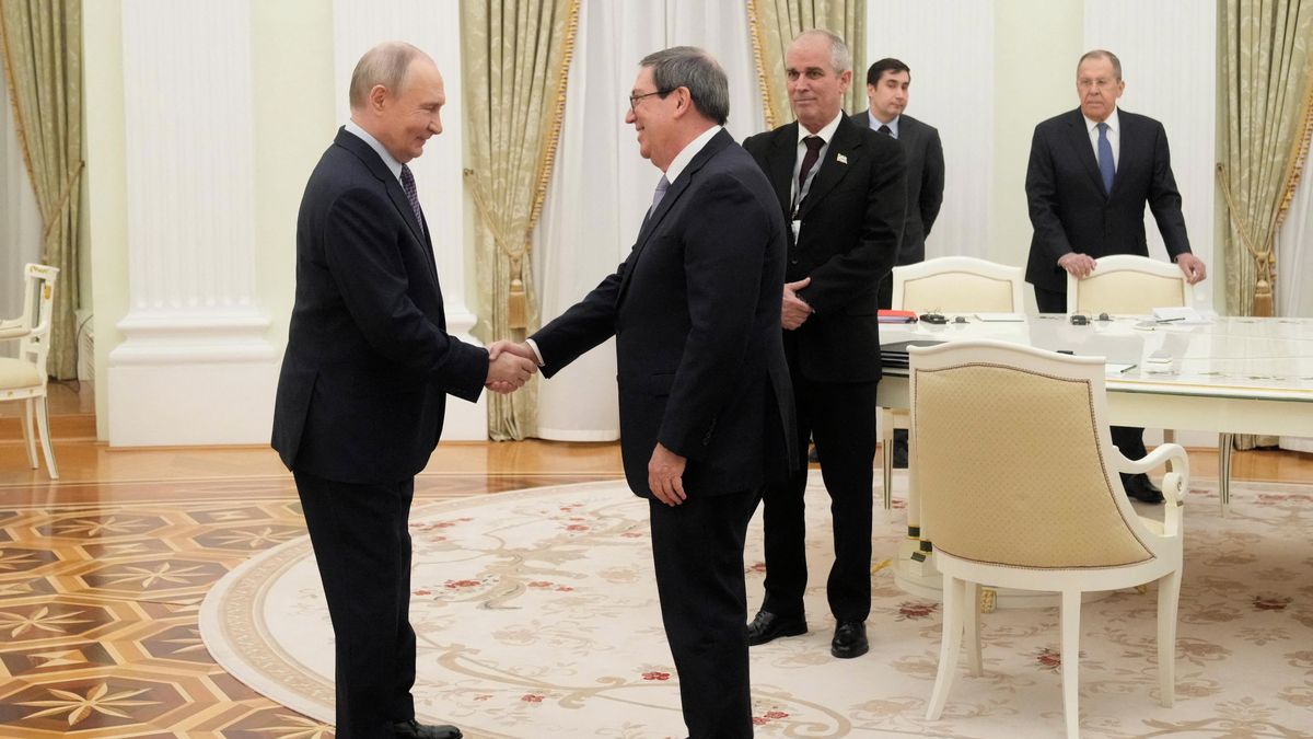 Ochromená Kuba je na pokraji zhroucení, o pomoc žebrá v Moskvě